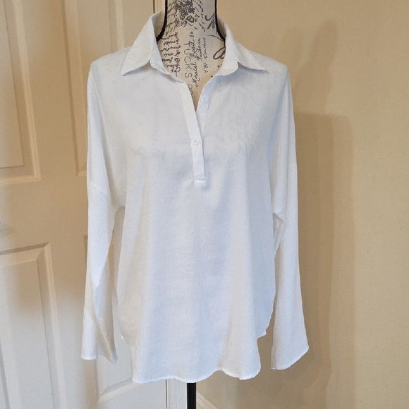 Classic slightly Baggy White Blouse With Drop Shoulder & Vneck Button - Picture 1 of 13